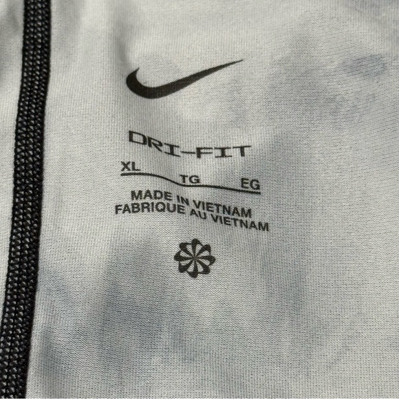 NWT Nike Women's One Dri-FIT Cropped Printed Tank Top Size XL. - Picture 5 of 6